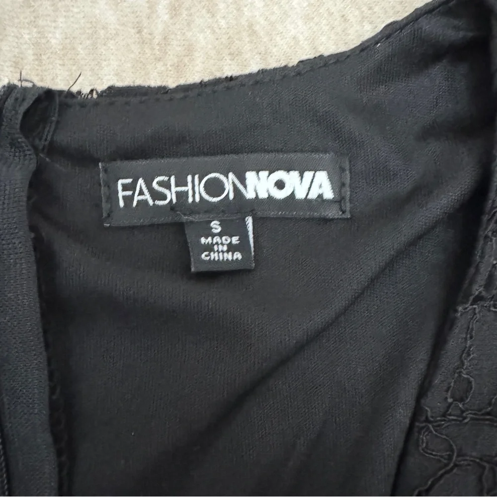 Fashion Nova Women’s Black Nylon Long Sleeve Mini Romper Size S - Picture 4 of 12